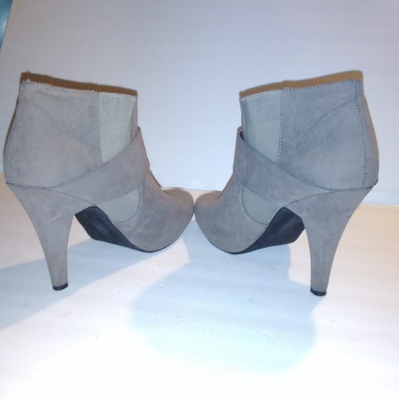 Curfew Fahy Heeled Booties - Picture 3 of 11